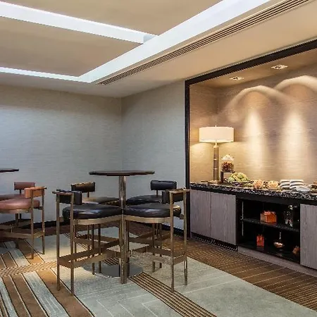Crowne Plaza London Battersea-3