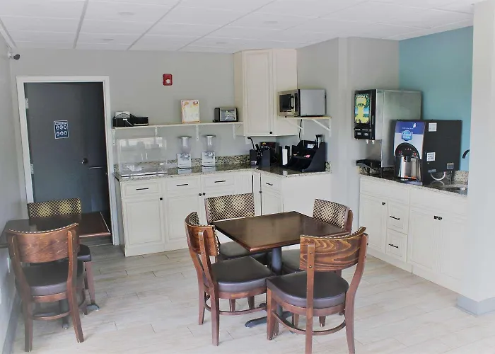 Beach hotel: Riverfront Inn Conway