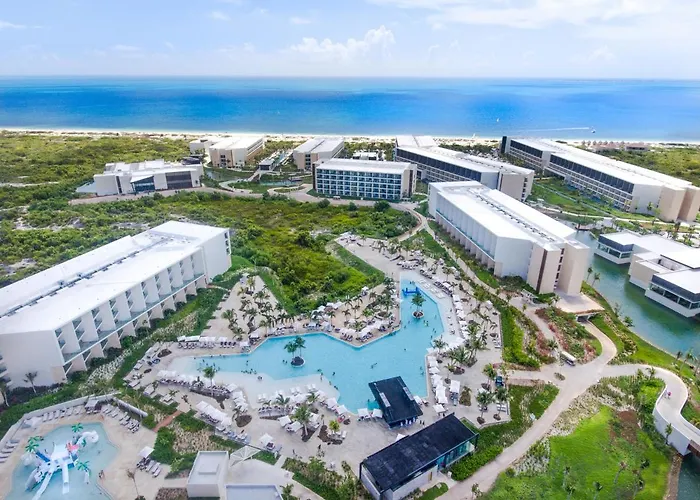 Pet Friendly hotel: Grand Palladium Select Costa Mujeres
