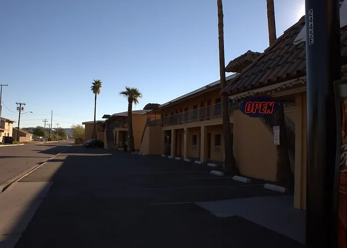 Motel: Payless Inn
