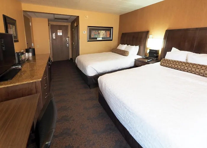 Hotels with tennis Evergreen