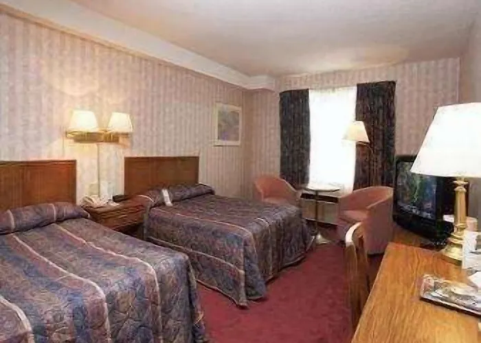 Dog friendly hotels Travelodge By Wyndham Niagara Falls Lundys Lane