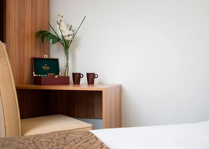 Cheap hotel: Ascotia Off Queen