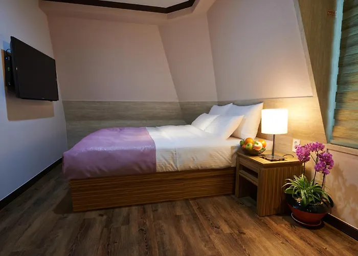 3 star hotels Four Seasons