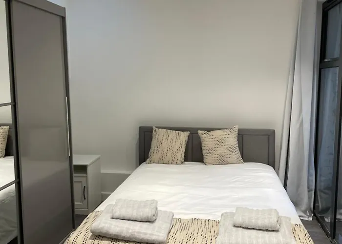 Pet Friendly hotel: 4 Islington Park Street
