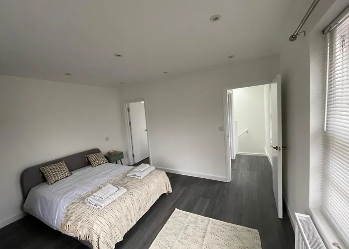 Pet Friendly hotel: 4 Islington Park Street