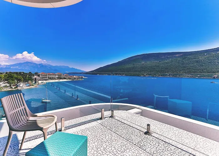 Carine Hotel Kumbor Superior