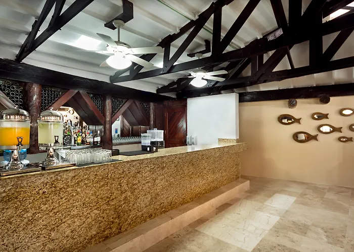 Pet Friendly hotel: Flamingo Cancun All Inclusive