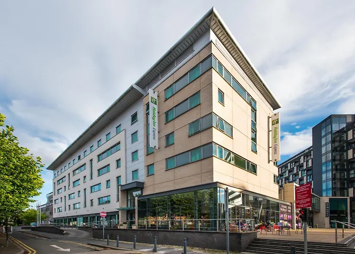 Pet Friendly hotel: Holiday Inn Express Leeds City Centre - Armouries By Ihg