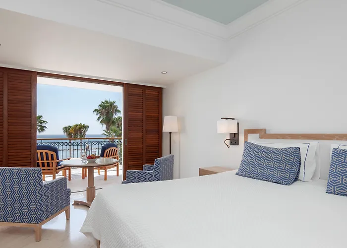 Hotel with view: Annabelle