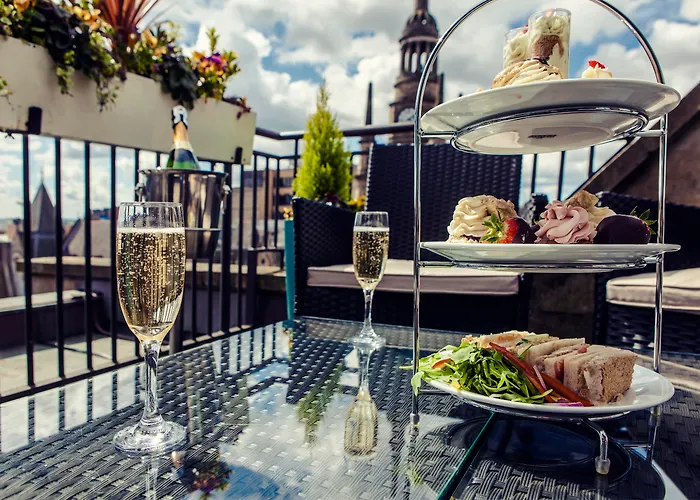 Beach hotel: Carlton George Hotel