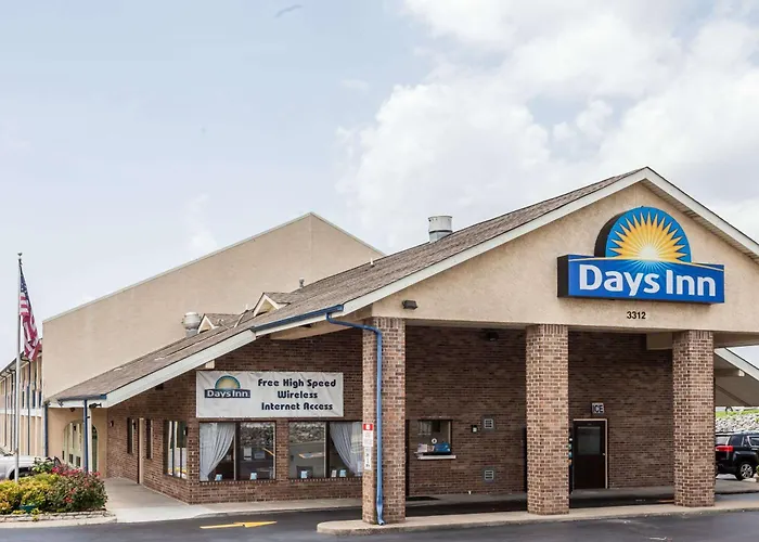 Motel: Days Inn By Wyndham Nashville N Opryland/Grand Ole Opry