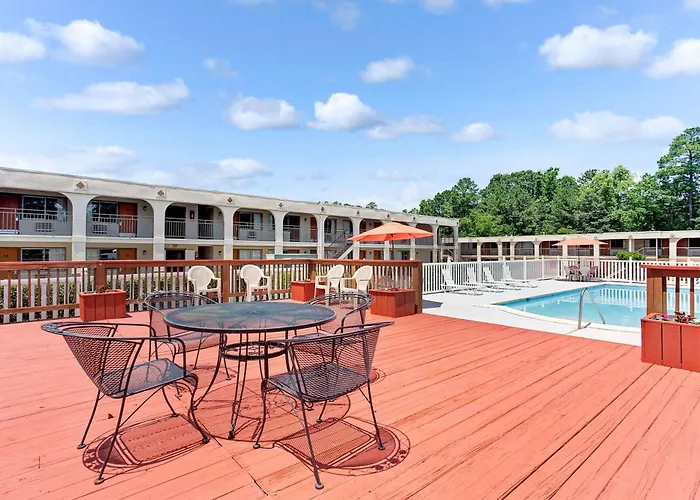Cheap hotel: Super 8 By Wyndham Williamsburg/Historic Area
