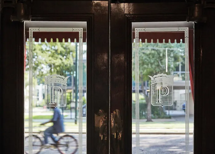 Hotel with Tennis: The Pontchartrain Hotel