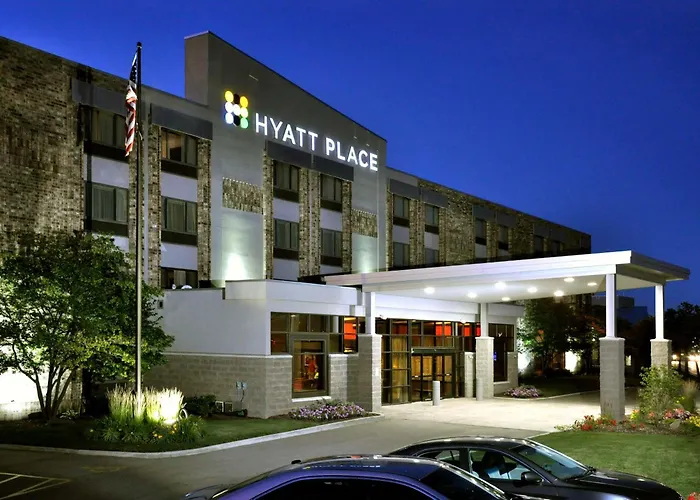 Pet Friendly hotel: Hyatt Place Milwaukee Airport