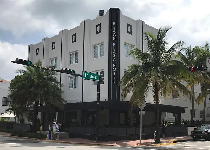 Pet Friendly hotel: South Beach Plaza Hotel