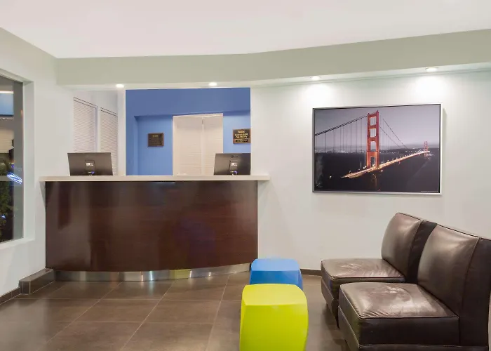 Travelodge By Wyndham Central