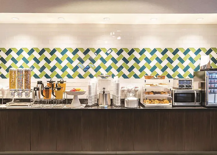 Pet Friendly hotel: La Quinta By Wyndham Phoenix Chandler