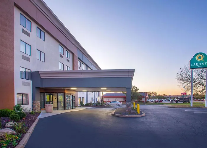 Pets Allowed Hotel La Quinta Inn By Wyndham St. Louis Hazelwood - Airport North