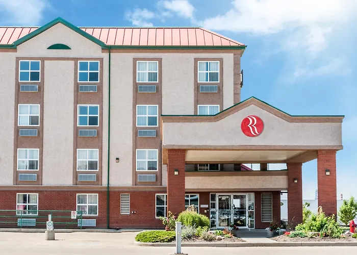 Cheap hotel: Ramada By Wyndham Sherwood Park