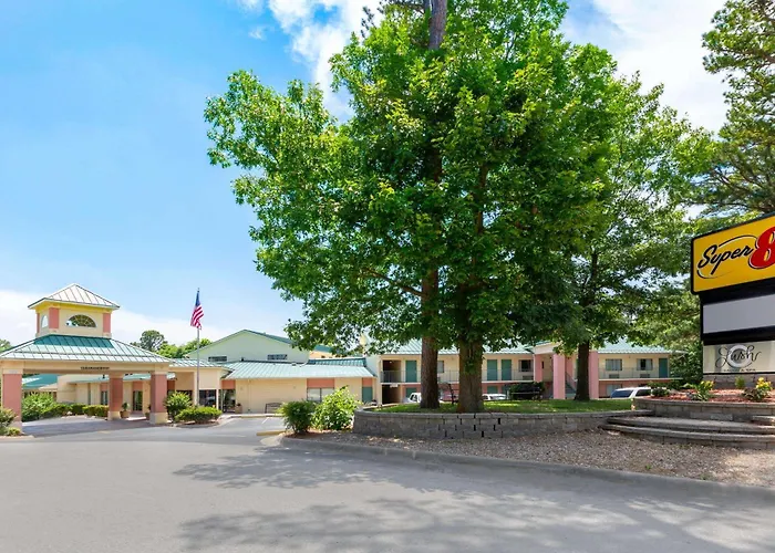 Pet Friendly hotel: Super 8 By Wyndham Eureka Springs