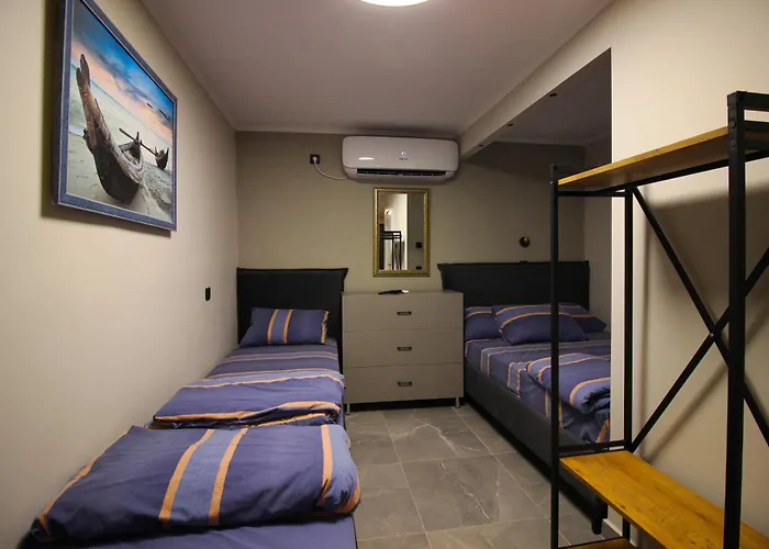 Cheap hotel: Sunset Inn