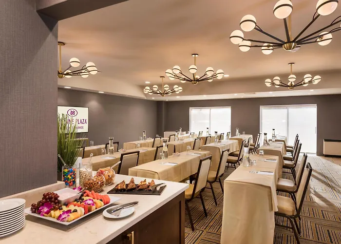 Romantic hotel: Crowne Plaza Providence-Warwick