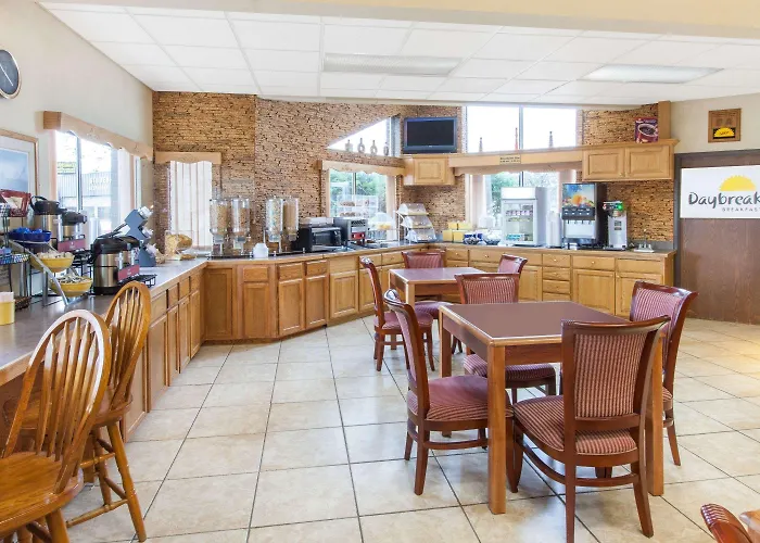 Motel: Days Inn By Wyndham Sault Ste Marie Mi