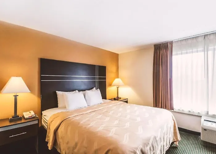 Cheap hotel: Norwood Inn & Suites Milwaukee
