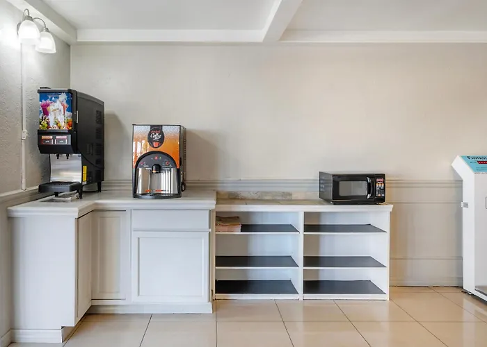 Motel: Suburban Studios International Drive