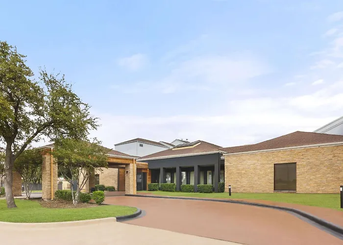 Resorts Guide Super 8 By Wyndham Dallas Love Field Airport