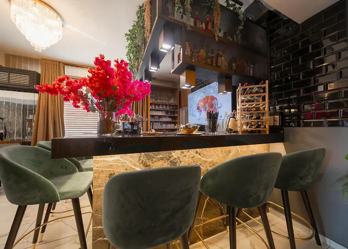 Cheap hotel: Sky Roof Hotel