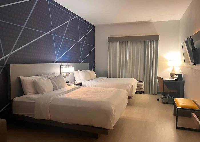 Jacuzzi hotel: Comfort Suites Louisville Airport