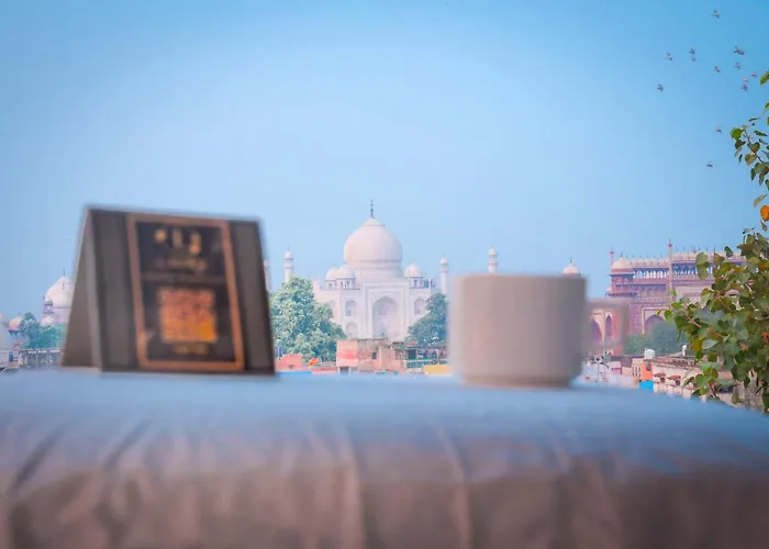 Waterpark hotels Lucky Restaurant & Guest House Near Taj Mahal