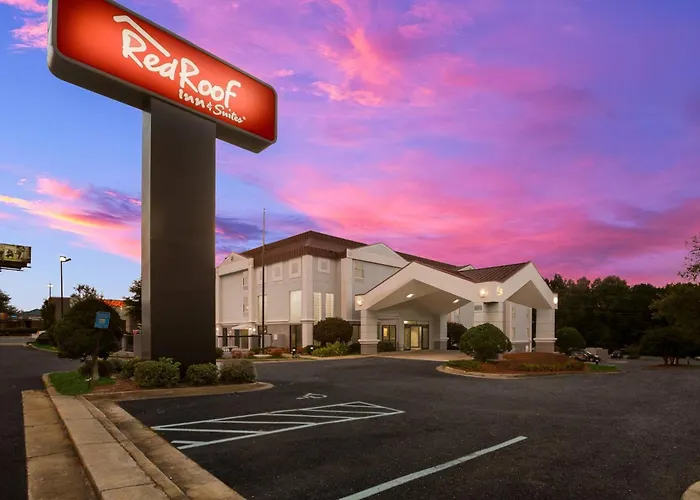 Motel: Red Roof Inn & Suites Newnan