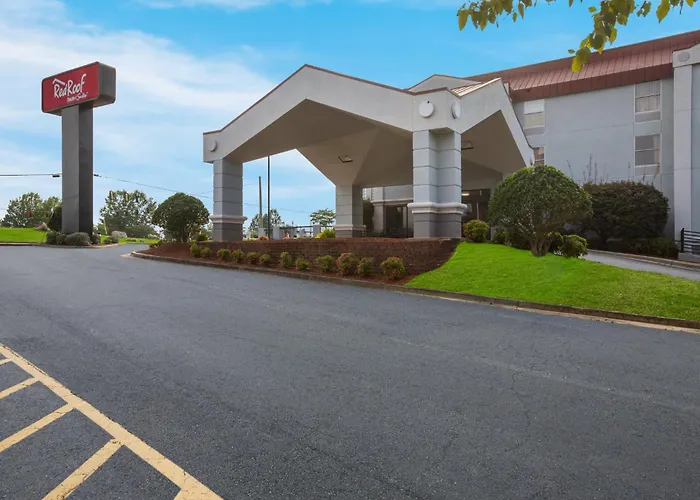 Motel: Red Roof Inn & Suites Newnan