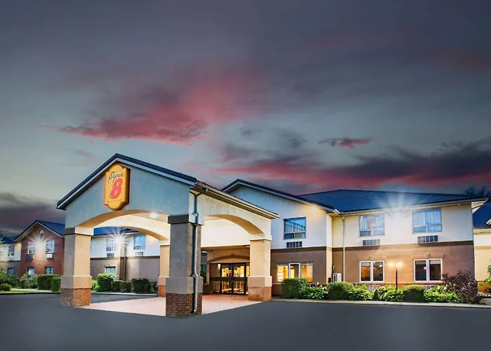 Super 8 By Wyndham Cornwall On