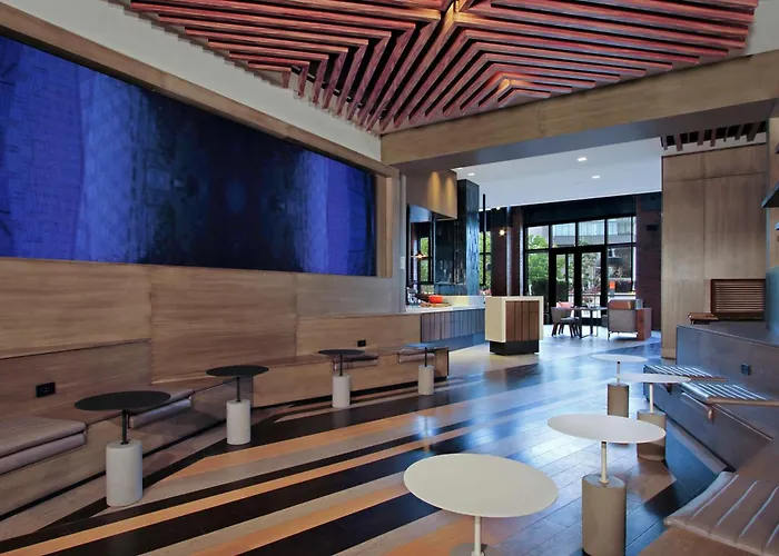 Luxury hotel only: Canopy By Hilton Columbus Downtown Short North