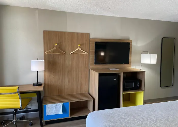 Days Inn By Wyndham Florence Near Civic Center