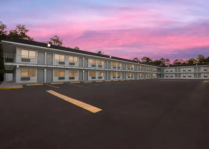 Motel: Hometowne Studios By Red Roof Orange, Tx