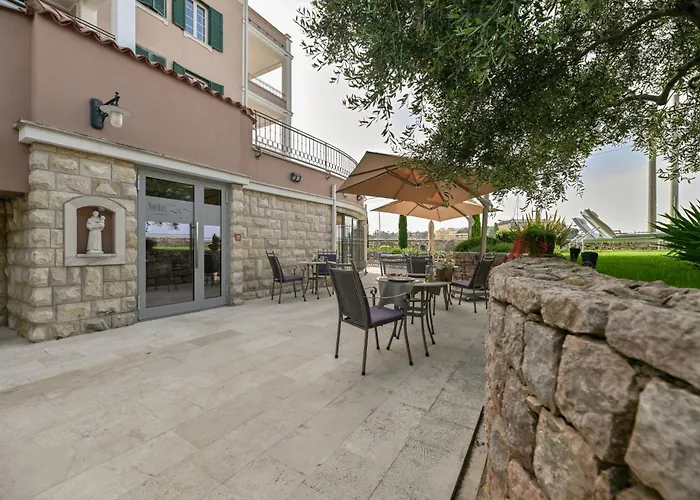 Villa Hresc M