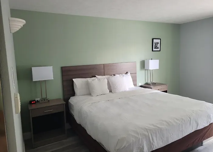 Hotels with tennis Evergreen