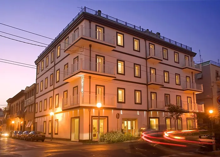 Luchthavenhotel: Card International Hotel