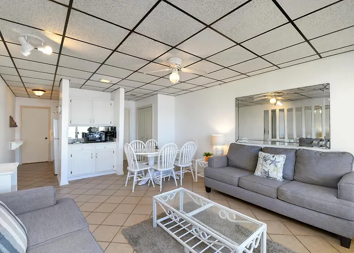 Hotel near College: Continental Condominiums