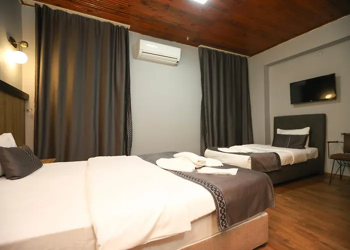 La Pera Suites