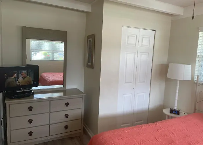 Pet Friendly hotel: Venice Beach Villas
