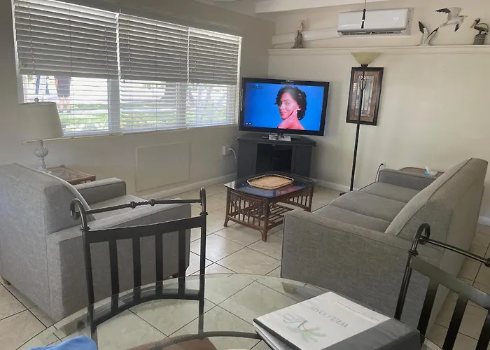 Pet Friendly hotel: Venice Beach Villas