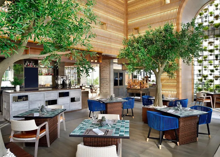 Luxury hotel only: Crowne Plaza Dubai Marina By Ihg