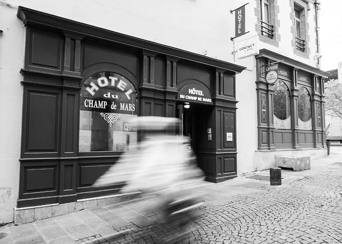 Contact Hôtel du Champ de Mars de Saint-Brieuc