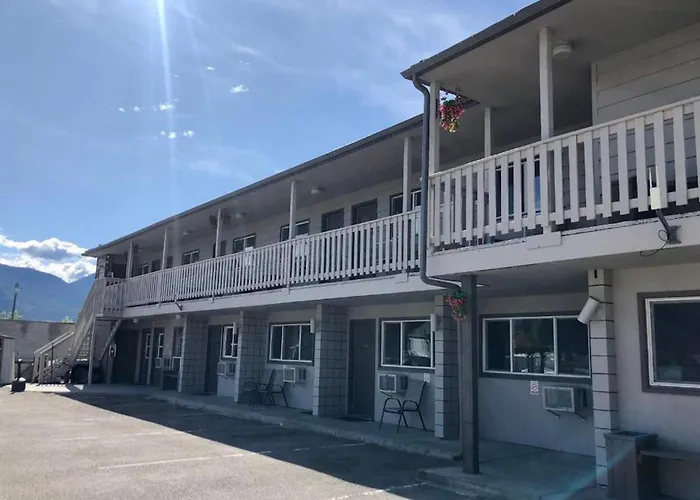 Hotel with view: Canterbury Inn